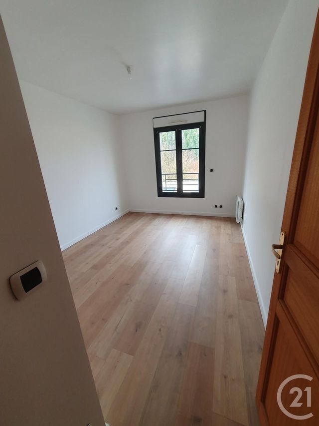 Afficher la photo en grand Appartement F2 à vendre - 2 pièces - 50.0 m2 - LOUVRES - 95 - ILE-DE-FRANCE - Century 21 Cabinet Immobilier Conseil